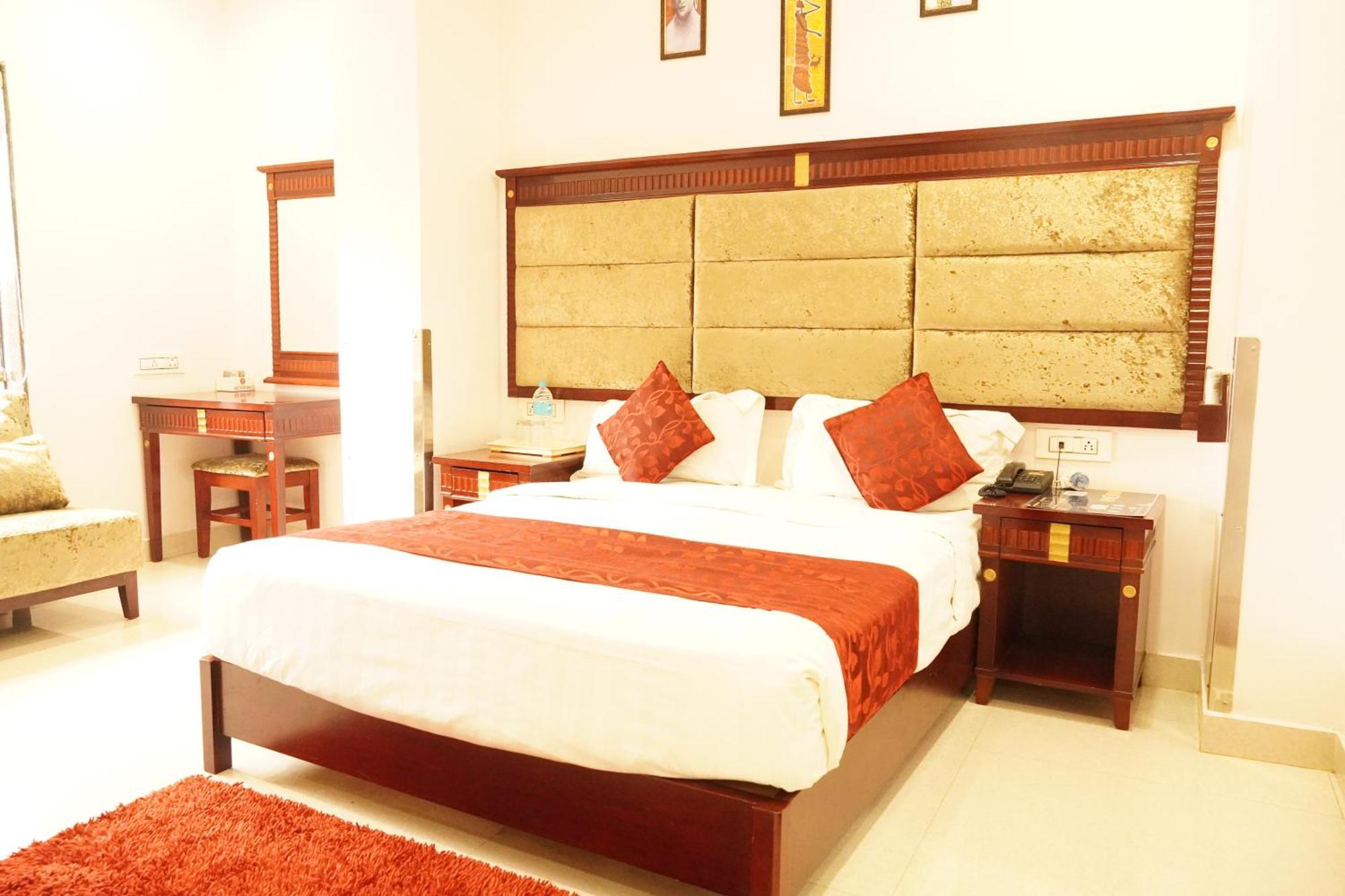 Hotel Eleven Heights ,Bhopal Exterior photo